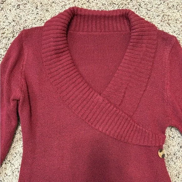 Maroon SHEIN sweater, size small with buttons - Picture 3 of 4